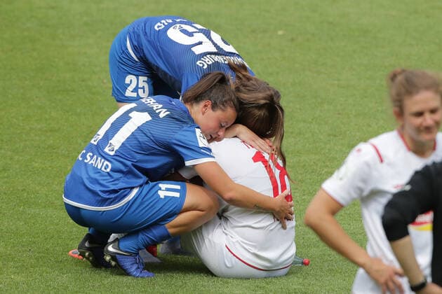 Sport 1 FC Köln vs SC Sand Fussball 1 Bundesliga Women Johanna Tietge 1 FC Köln was comforted by Jasmin Sehan and M Brandenburg 28 06 2020 firo Sportphoto