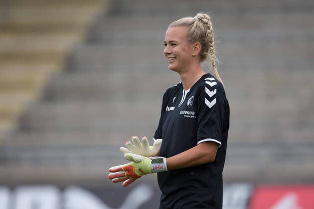 1 FFC Frankfurt SC Freiburg, 1 F FBL High spirited goalkeeper Merle Frohms SC Freiburg, 1 womens football Bundesliga match between 1 FFC Frankfurt and SC Freiburg on 28 06 2020 at the Stadion am Brentanobad in Frankfurt am Main, Frankfurt am Main Hessen Deutschland Stadion am Brentanobad