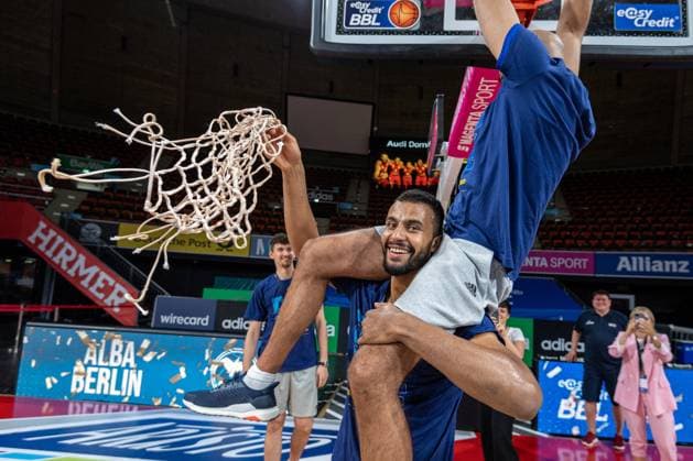 Basketball easyCredit BBL Final Tournament Basketball München 28 06 2020 Season 2019 2020 easyCredit BBL Final Tournament 2020 Final Game 2 Alba Berlin MHP Giant Ludwigsburg Alba Berlin German Champion 2020 Jubilee Johannes Thiemann Alba Berlin, No 32 only editorial use commercial use use only after consultation with the photographer München Germany
