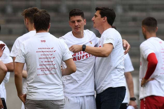 28 06 2020, xfux, Football 2 Bundesliga, Season 19 20, Matchday 34, VfB Stuttgart SV Darmstadt 98, emonline, emspor, v l Mario Gomez VfB Stuttgart jubilate jubilant after the end of the game Stuttgart