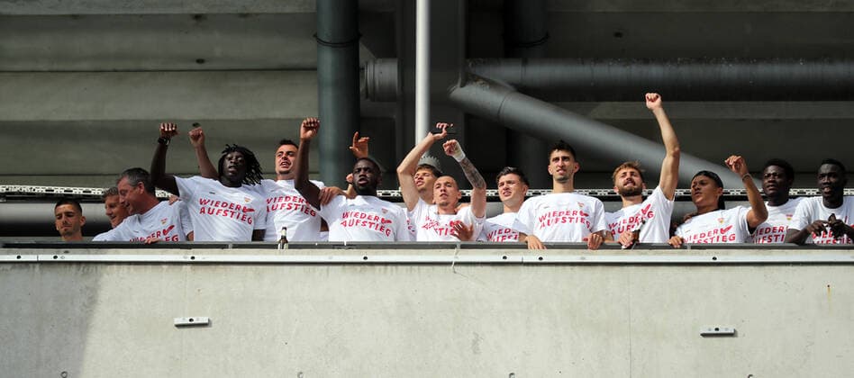 VfB Stuttgart SV Darmstadt 98 VfB Stuttgart Players Celebrating the Rise Germany, Stuttgart, 28 06 2020, Football, 2 Bundesliga, Season 2019 2020, 34 Matchday, VfB Stuttgart SV Darmstadt DFL DFB REGULATIONS PROHIBIT ANY USE OF PHOTOGRAPHS AS IMAGE SEQUENCES AND OR QUASI VIDEO Photo Press Photo Rudel Robin Rudel Pool Press Photo Rudel Stuttgart Baden Württemberg Germany Poolfoto Pressefoto Rudel Robin Rudel Poo ,EDITORIAL USE ONLY