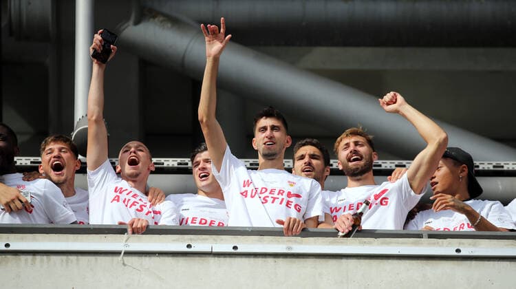 VfB Stuttgart SV Darmstadt 98 v l Gregor Kobel, Darko Churlinov, Antonis Aidonis, Atakan Karazor, Marcin Kaminski, Nathaniel Phillips, Roberto Massimo Germany, Stuttgart, 28 06 2020, football, 2 Bundesliga, season 2019 2020, 34 Matchday, VfB Stuttgart SV Darmstadt DFL DFB REGULATIONS PROHIBIT ANY USE OF PHOTOGRAPHS AS IMAGE SEQUENCES AND OR QUASI VIDEO Photo Press Photo Herd Robin Herd Pool Press Photo Herd Stuttgart Baden Württemberg Germany Poolfoto Pressefoto Rudel Robin Rudel Poo ,EDITORIAL USE ONLY