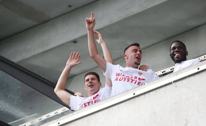 Football 2 Bundesliga VfB Stuttgart vs SV Darmstadt 98 Stuttgart, 2 Bundesliga, VfB Stuttgart vs SV Darmstadt 98, team shows itself to the fans, from left Mario Gomez Philipp Förster Press photo Baumann Alexander Keppler Pool Only for journalistic purposes Only for editorial use According to the regulations of the DFL German Football League it is prohibited, to exploit or have exploited photographs taken in the stadium and or of the match in the form of sequence images and or video-like photo sequences ulations prohibit any use of photographs as image sequences and or quasi video NATIONAL AND INTERNATIONAL NEWS AGENCIES OUT Stuttgart Baden Württemberg Germany Poolfoto Pressefoto Bauman Alexander Kepp ,EDITORIAL USE ONLY
