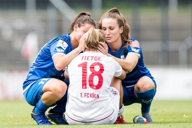 FLYERALARM Womens Football Bundesliga 1 FC Cologne SC Sand 28 06 2020 Despite the victory against SC Sand, the relegation can not be prevented Mourning at 1 FC Cologne Johanna Tietge 18, 1 FC Cologne is relegated by Jasmin Sehan 11, SC Sand 1946 and Michaela Brandenburg 25, SC Sand 1946 tested FLYERALARM Womens Football Bundesliga, 1 FC Koeln SC Sand, Koeln, Franz Kremer Stadion DFL REGULATIONS PROHIBIT ANY USE OF PHOTOGRAPHS AS IMAGE SEQUENCES AND OR QUASI VIDEO Copyright: xBEAUTIFULxSPORTS Wunderlx