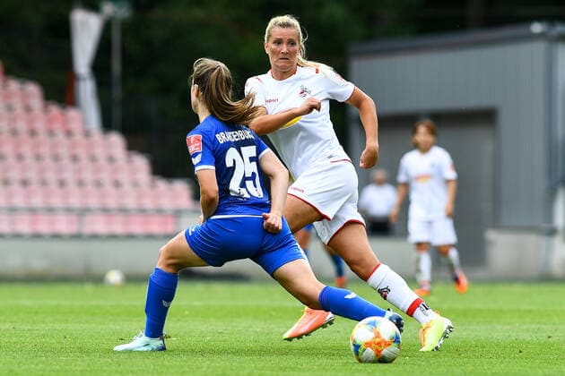 Michaela Brandenburg Sand, 25 , Rachel Rinast Cologne, 31 , Duel, duel, tackle, tackling, dynamics, action, action, 28 06 2020, Cologne Germany , Soccer, Flyeralarm Women Bundesliga, 1 FC Köln SC Sand, DFB DFL REGULATIONS PROHIBIT ANY USE OF PHOTOGRAPHS AS IMAGE SEQUENCES AND OR QUASI VIDEO xmhx