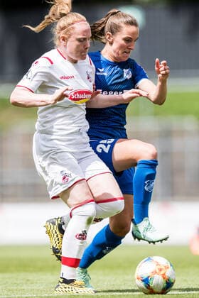 FLYERALARM Women Soccer Bundesliga 1 FC Cologne SC Sand 28 06 2020 Amber Barrett 22, 1 FC Cologne , Michaela Brandenburg 25, SC Sand 1946 FLYERALARM Women Soccer Bundesliga, 1 FC Cologne SC Sand, Cologne, Franz Kremer Stadion DFL REGULATIONS PROHIBIT ANY USE OF PHOTOGRAPHS AS IMAGE SEQUENCES AND OR QUASI VIDEO Copyright: xBEAUTIFULxSPORTS Wunderlx
