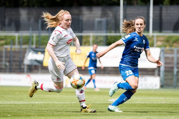FLYERALARM Women Soccer Bundesliga 1 FC Cologne SC Sand 28 06 2020 Amber Barrett 22, 1 FC Cologne , Michaela Brandenburg 25, SC Sand 1946 FLYERALARM Women Soccer Bundesliga, 1 FC Cologne SC Sand, Cologne, Franz Kremer Stadion DFL REGULATIONS PROHIBIT ANY USE OF PHOTOGRAPHS AS IMAGE SEQUENCES AND OR QUASI VIDEO Copyright: xBEAUTIFULxSPORTS Wunderlx
