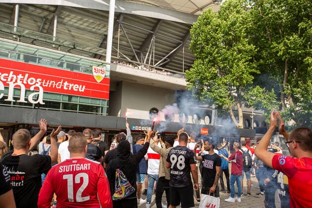 GER, rise of VfB Stuttgart, Mercedes Benz Arena, fans celebrate rise of VfB Stuttgart, Mercedes Benz Arena, 28 06 2020, GER, rise of VfB Stuttgart, Mercedes Benz Arena, 27 06 2020, Photo EIBNER DROFITSCH Stuttgart Copyright: xEibner DROFITSCHx EP_ddh