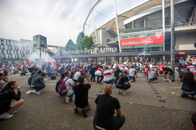 GER, rise of VfB Stuttgart, Mercedes Benz Arena, fans celebrate rise of VfB Stuttgart, Mercedes Benz Arena, 28 06 2020, GER, rise of VfB Stuttgart, Mercedes Benz Arena, 27 06 2020, Photo EIBNER DROFITSCH Stuttgart Copyright: xEibner DROFITSCHx EP_ddh
