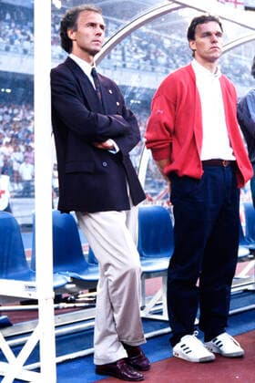 BECKENBAUER Franz Trainer Team Deutschland Team Deutschland Weltmeister FIFA Fussball Weltmeisterschaften 1990 in Italien Finale Deutschland - Argentinien 1 : 0 am 08.07. 1990 in Rom *** BECKENBAUER Franz Trainer Team Germany Team Germany World Champion FIFA World Cup 1990 in Italy Final Germany Argentina 1 0 on 08 07 1990 in Rome