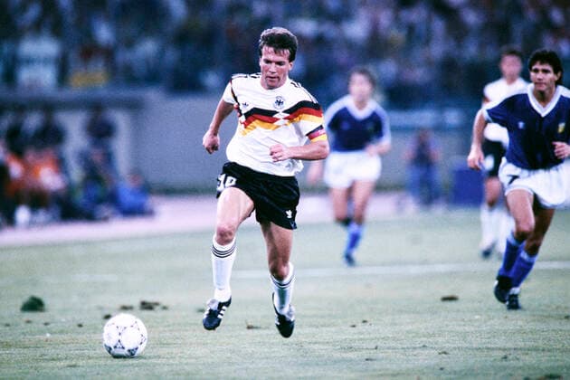 MATTHAEUS Lothar Kapitaen Team Deutschland Team Deutschland Weltmeister FIFA Fussball Weltmeisterschaften 1990 in Italien Finale Deutschland - Argentinien 1 : 0 am 08.07. 1990 in Rom *** MATTHAEUS Lothar Captain Team Germany Team Germany World Champion FIFA World Cup 1990 in Italy Final Germany Argentina 1 0 on 08 07 1990 in Rome