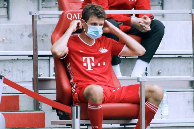 Football Bundesliga Season 2019 2020 Game FC Bayern Munich SC Freiburg MUELLER Thomas Team FC Bayern Munich on the substitutes bench with face mask Football Bundesliga Season 2019 2020 Game FC Bayern Munich SC Freiburg on 20 06 2020 in Munich DFL REGULATIONS PROHIBIT ANY USE OF PHOTOGRAPHS as IMAGE SEQUENCES and or QUASI VIDEO Sportphoto by Laci Perenyi Hans Rauchensteiner Im Kamp 44 40667 Meerbusch Germany Phone 0049 2132 6266 Mail laci@sportphoto perenyi de MUENCHEN Allianz Arena Bayern Germany Poolfoto Hans Rauchensteiner_Pool_Sportphoto_by_Laci Perenyi ,EDITORIAL USE ONLY