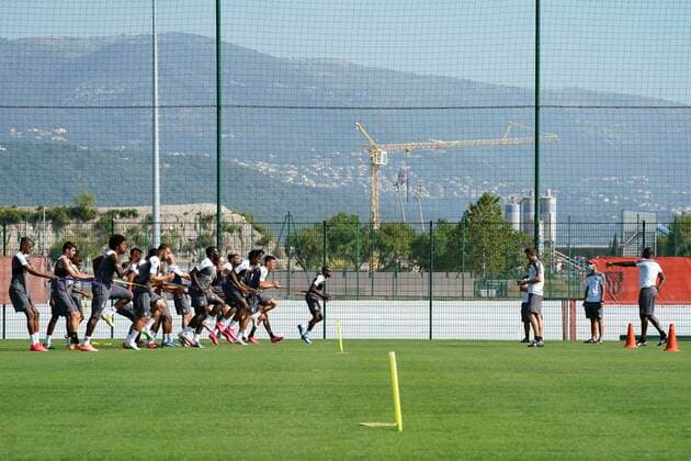 Patrick Vieira (entraineur de l OGC Nice) avec le groupe FOOTBALL : Reprise de l entrainement de l OGC Nice - Nice - 02 07 2020 NorbertScanella PanoramiC 