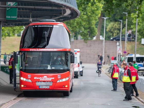 SV Werder Bremen vs 1 FC Heidenheim Relegation 01 02 07 2020 Arrival of the guest bus, GER, Werder Bremen vs FC Heidenheim, football, Bundesliga Religation, 2019 2020, 02 07 2020, DFB DFL regulations prohibit any use of photographs as image sequences and or quasi video , Foto EIBNER Sascha Walther Pool gumzmedia nordphoto Bremen Weser Stadion Hansestadt Bremen Germany Poolfoto Eibner gumzmedia nordphoto ,EDITORIAL USE ONLY