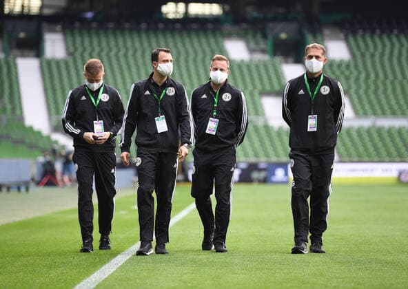 SV Werder Bremen vs 1 FC Heidenheim Relegation 01 02 07 2020 The Referee Team with referee, impartial Felix Zwayer 2 v l Berlin with Thorsten Schiffner SR A 1 Marco Achmüller SR A 2 Tobias Welz 4 Official Sport Football 1 Bundesliga nphgm001 Season 19 20 Relegation First leg SV Werder Bremen 1 FC Heidenheim, 02 07 2020 Photo Marvin Ibo Güngör GES Pool via gumzmedia nordphoto Bremen HB Germany Poolfoto GES gumzmedia nordphoto ,EDITORIAL USE ONLY