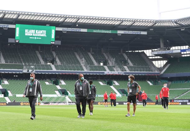 SV Werder Bremen vs 1 FC Heidenheim Relegation 01 02 07 2020 Player of 1 FC Heidenheim before the game in Weserstadion Mitte Coach Frank Schmidt Heidenheim Sport Football 1 Bundesliga nphgm001 Season 19 20 Relegation First leg SV Werder Bremen 1 FC Heidenheim, 02 07 2020 Photo Marvin Ibo Güngör GES Pool via gumzmedia nordphoto Bremen HB Germany Poolfoto GES gumzmedia nordphoto ,EDITORIAL USE ONLY