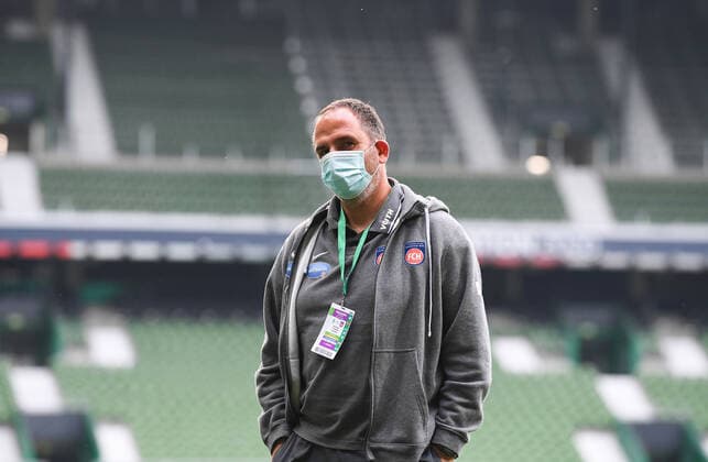 SV Werder Bremen vs 1 FC Heidenheim Relegation 01 02 07 2020 Player of 1 FC Heidenheim before the game in the empty Weser stadium centre Coach Frank Schmidt Heidenheim Sport Football 1 Bundesliga nphgm001 Season 19 20 Relegation First leg SV Werder Bremen 1 FC Heidenheim, 02 07 2020 Photo Marvin Ibo Güngör GES Pool via gumzmedia nordphoto Bremen HB Germany Poolfoto GES gumzmedia nordphoto ,EDITORIAL USE ONLY