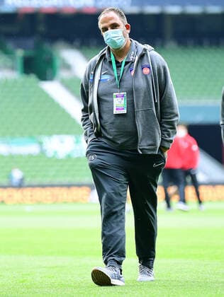 SV Werder Bremen vs 1 FC Heidenheim Relegation 01 02 07 2020 Coach Frank Schmidt Heidenheim Bremen, 02 07 2020, Football, Bundesliga, Relegation, First leg, SV Werder Bremen 1 FC Heidenheim Foto TimGroothuis Witters Pool via gumzmedia nordphoto DFL REGULATIONS PROHIBIT ANY USE OF PHOTOGRAPHS AS IMAGE SEQUENCES AND OR QUASI VIDEO EDITORIAL USE ONLY NATIONAL AND INTERNATIONAL NEWS AGENCIES OUT Bremen Poolfoto TimGroothuis Witters nordphoto ,EDITORIAL USE ONLY