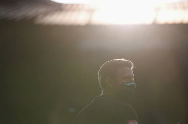 SV Werder Bremen vs. 1 FC Heidenheim Relegation 01 02 07 2020 Coach Florian Kohfeldt Bremen with face mask before the game during the interview back light Sport Football 1 Bundesliga nphgm001 Season 19 20 Relegation First leg SV Werder Bremen 1 FC Heidenheim, 02 07 2020 Photo Marvin Ibo Güngör GES Pool via gumzmedia nordphoto Bremen HB Germany Poolfoto GES gumzmedia nordphoto ,EDITORIAL USE ONLY