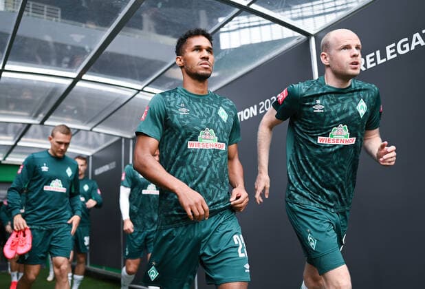 Werder Bremen 1 FC Heidenheim Football, Relegation, Werder Bremen 1 FC Heidenheim The players of SV Werder Bremen come to warm up Theodor Gebre Selassie Bremen , Davy Klaassen Bremen v l Photo Marvin Ibo Güngör GES Pool via xim gs DFL regulations prohibit any use of photographs as image sequences and or quasi video Editorial use only National and international news agencies out Bremen Germany Poolfoto Marvin Ibo Güngör GES Pool via xim.gs ,EDITORIAL USE ONLY