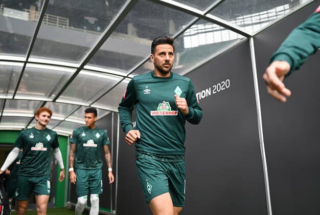 Werder Bremen 1 FC Heidenheim Football, Relegation, Werder Bremen 1 FC Heidenheim The players of SV Werder Bremen come to warm up Claudio Pizarro Bremen Photo Marvin Ibo Güngör GES Pool via xim gs DFL regulations prohibit any use of photographs as image sequences and or quasi video Editorial use only National and international news agencies out Bremen Germany Poolfoto Marvin Ibo Güngör GES Pool via xim.gs ,EDITORIAL USE ONLY