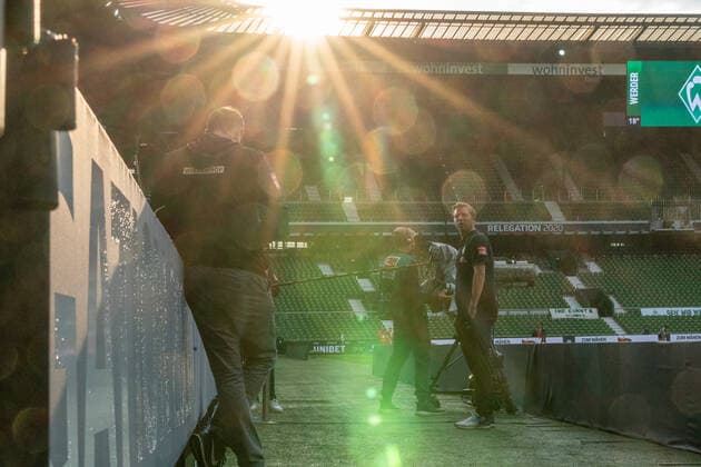 SV Werder Bremen vs 1 FC Heidenheim Relegation 01 02 07 2020 Florian Kohfeldt Trainer SV Werder Bremen im Gegenlicht Feature Sport nphgm001 Fussball 1 Bundesliga Saison 19 20 Relegation 01 SV Werder Bremen vs 1 FC Heidenheim 02 07 2020 Foto gumzmedia nordphoto POOL DFL regulations prohibit any use of photographs as image sequences and or quasi video EDITORIAL USE ONLY National and international News Agencies OUT Bremen wohninvest Weserstadion Bremen GERMANY Poolfoto gumzmedia nordphoto ,EDITORIAL USE ONLY