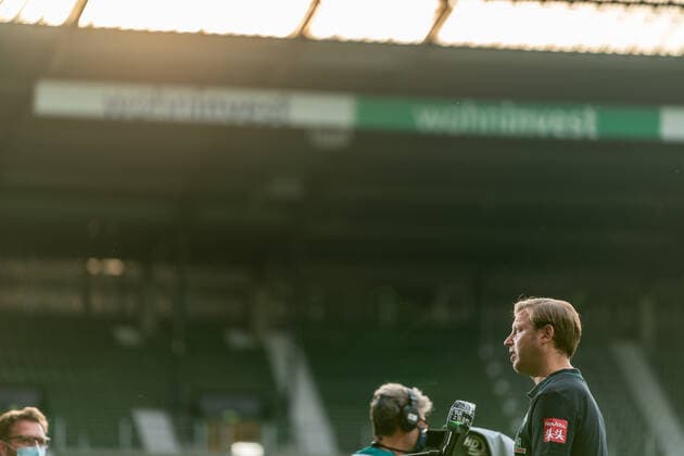 SV Werder Bremen vs 1 FC Heidenheim Relegation 01 02 07 2020 Florian Kohfeldt Trainer SV Werder Bremen im Gegenlicht Feature Sport nphgm001 Fussball 1 Bundesliga Saison 19 20 Relegation 01 SV Werder Bremen vs 1 FC Heidenheim 02 07 2020 Foto gumzmedia nordphoto POOL DFL regulations prohibit any use of photographs as image sequences and or quasi video EDITORIAL USE ONLY National and international News Agencies OUT Bremen wohninvest Weserstadion Bremen GERMANY Poolfoto gumzmedia nordphoto ,EDITORIAL USE ONLY