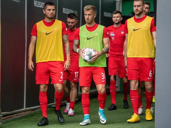 GER, Werder Bremen vs. FC Heidenheim, football, Bundesliga Religation, 2019 2020, 02 07 2020 Before the game, Marnon Busch FC Heidenheim, 02 , Niklas Dorsch FC Heidenheim, 36 , Patrick Mainka FC Heidenheim, 06 , GER, Werder Bremen vs, Football, Bundesliga Religation, 2019 2020, 02 07 2020, DFB DFL regulations prohibit any use of photographs as image sequences and or quasi video , Foto EIBNER Sascha Walther Bremen Weser Stadion Hansestadt Bremen Germany Poolfoto Eibner Walther Pool ,EDITORIAL USE ONLY