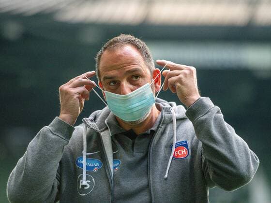 GER, Werder Bremen vs. FC Heidenheim, football, Bundesliga Religation, 2019 2020, 02 07 2020 Frank Schmidt, Coach FC Heidenheim , with mask, GER, Werder Bremen vs. FC Heidenheim, football, Bundesliga Religation, 2019 2020, 02 07 2020, DFB DFL regulations prohibit any use of photographs as image sequences and or quasi video , Foto EIBNER Sascha Walther Bremen Weser Stadium Hanseatic City of Bremen Germany Poolfoto Eibner Walther Pool ,EDITORIAL USE ONLY