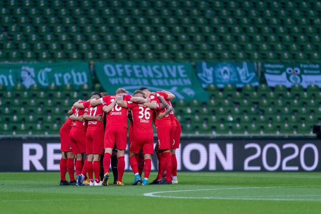 SV Werder Bremen vs 1 FC Heidenheim Relegation 01 02 07 2020 Heidenhiem players before the game ei32 Niklas Dorsch 1 FC Heidenheim 1846 36 Kevin Müller Mueller 1 FC Heidenheim 1846 01 , Sport nphgm001 Football 1 Bundesliga season 19 20 Relegation 01 SV Werder Bremen vs 1 FC Heidenheim 02 07 2020 Foto gumzmedia nordphoto POOL DFL regulations prohibit any use of photographs as image sequences and or quasi video EDITORIAL USE ONLY National and international News Agencies OUT Bremen wohninvest Weserstadion Bremen GERMANY Poolfoto gumzmedia nordphoto ,EDITORIAL USE ONLY