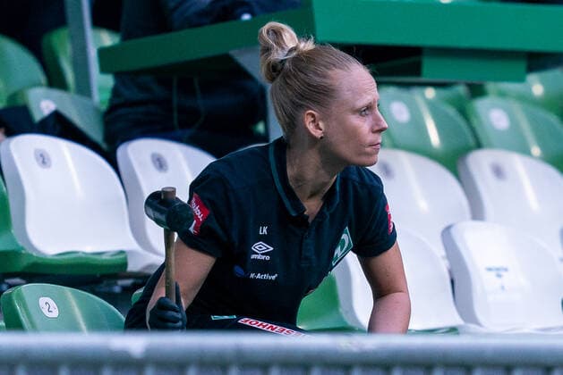 SV Werder Bremen vs 1 FC Heidenheim Relegation 01 02 07 2020 Drummer on the tribune Laura Kersting Physiotherapist SV Werder Bremen Sport nphgm001 Football 1 Bundesliga season 19 20 Relegation 01 SV Werder Bremen vs 1 FC Heidenheim 02 07 2020 Foto gumzmedia nordphoto POOL DFL regulations prohibit any use of photographs as image sequences and or quasi video EDITORIAL USE ONLY National and international News Agencies OUT Bremen wohninvest Weserstadion Bremen GERMANY Poolfoto gumzmedia nordphoto ,EDITORIAL USE ONLY