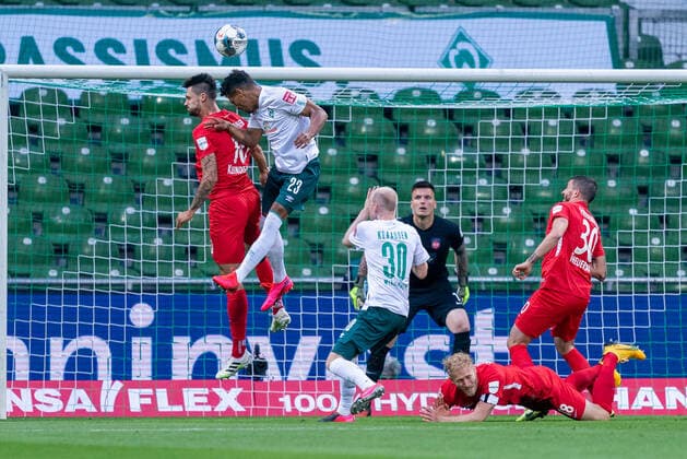 SV Werder Bremen vs 1 FC Heidenheim Relegation 01 02 07 2020 hei10, wb23, Davy Klaassen Werder Bremen 30 , Kevin Müller Mueller 1 FC Heidenheim 1846 01 , Norman Theuerkauf 1 FC Heidenheim 1846 30 Sport nphgm001 Football 1 Bundesliga season 19 20 Relegation 01 SV Werder Bremen vs 1 FC Heidenheim 02 07 2020 Foto gumzmedia nordphoto POOL DFL regulations prohibit any use of photographs as image sequences and or quasi video EDITORIAL USE ONLY National and international News Agencies OUT Bremen wohninvest Weserstadion Bremen GERMANY Poolfoto gumzmedia nordphoto ,EDITORIAL USE ONLY