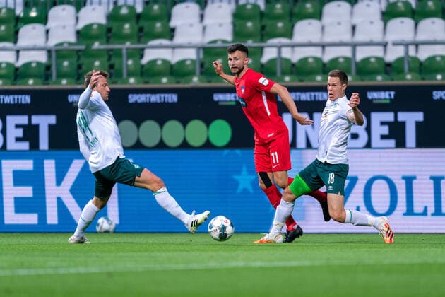 SV Werder Bremen vs 1 FC Heidenheim Relegation 01 02 07 2020 Philipp Bargfrede Werder Bremen 44 , Denis Thomalla 1 FC Heidenheim 1846 11 , Niklas Moisander Werder Bremen 18 Captains Sport nphgm001 Football 1 Bundesliga Season 19 20 Relegation 01 SV Werder Bremen vs 1 FC Heidenheim 02 07 2020 Foto gumzmedia nordphoto POOL DFL regulations prohibit any use of photographs as image sequences and or quasi video EDITORIAL USE ONLY National and international News Agencies OUT Bremen wohninvest Weserstadion Bremen GERMANY Poolfoto gumzmedia nordphoto ,EDITORIAL USE ONLY