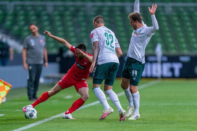 SV Werder Bremen vs 1 FC Heidenheim Relegation 01 02 07 2020 Marnon Busch 1 FC Heidenheim 1846 02 , Marco Friedl Werder Bremen 32 , Philipp Bargfrede Werder Bremen 44 Sport nphgm001 Football 1 Bundesliga Season 19 20 Relegation 01 SV Werder Bremen vs 1 FC Heidenheim 02 07 2020 Foto gumzmedia nordphoto POOL DFL regulations prohibit any use of photographs as image sequences and or quasi video EDITORIAL USE ONLY National and international News Agencies OUT Bremen wohninvest Weserstadion Bremen GERMANY Poolfoto gumzmedia nordphoto ,EDITORIAL USE ONLY