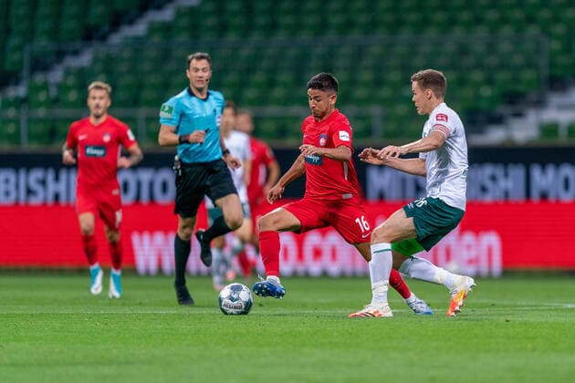 SV Werder Bremen vs 1 FC Heidenheim Relegation 01 02 07 2020 Kevin Sessa 1 FC Heidenheim 1846 16 , Niklas Moisander Werder Bremen 18 Captains , Felix Zwayer SR Referee Referee Sport nphgm001 Football 1 Bundesliga Season 19 20 Relegation 01 SV Werder Bremen vs 1 FC Heidenheim 02 07 2020 Foto gumzmedia nordphoto POOL DFL regulations prohibit any use of photographs as image sequences and or quasi video EDITORIAL USE ONLY National and international News Agencies OUT Bremen wohninvest Weserstadion Bremen GERMANY Poolfoto gumzmedia nordphoto ,EDITORIAL USE ONLY