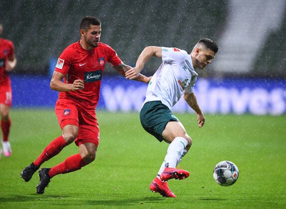 Werder Bremen 1 FC Heidenheim Football, Relegation, Werder Bremen 1 FC Heidenheim Duel in the rain Milot Rashica Bremen against Marnon Busch Heidenheim Photo Marvin Ibo Güngör GES Pool via xim gs DFL regulations prohibit any use of photographs as image sequences and or quasi video Editorial use only National and international news agencies out Bremen Germany Poolfoto Marvin Ibo Güngör GES Pool via xim.gs ,EDITORIAL USE ONLY