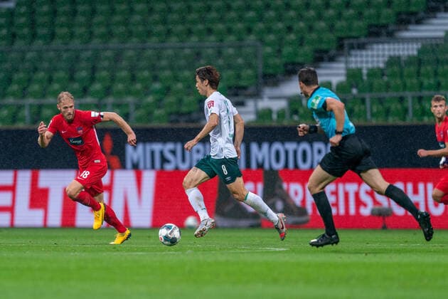 SV Werder Bremen vs 1 FC Heidenheim Relegation 01 02 07 2020 Sebastian Griesbeck 1 FC Heidenheim 1846 18 , Yuya Osako Werder Bremen 08 , Felix Zwayer SR Referee Referee Sport nphgm001 Football 1 Bundesliga Season 19 20 Relegation 01 SV Werder Bremen vs 1 FC Heidenheim 02 07 2020 Foto gumzmedia nordphoto POOL DFL regulations prohibit any use of photographs as image sequences and or quasi video EDITORIAL USE ONLY National and international News Agencies OUT Bremen wohninvest Weserstadion Bremen GERMANY Poolfoto gumzmedia nordphoto ,EDITORIAL USE ONLY
