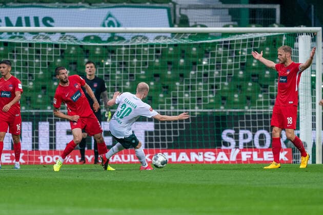 SV Werder Bremen vs 1 FC Heidenheim Relegation 01 02 07 2020 Davy Klaassen Werder Bremen 30 Sport nphgm001 Football 1 Bundesliga Season 19 20 Relegation 01 SV Werder Bremen vs 1 FC Heidenheim 02 07 2020 Foto gumzmedia nordphoto POOL DFL regulations prohibit any use of photographs as image sequences and or quasi video EDITORIAL USE ONLY National and international News Agencies OUT Bremen wohninvest Weserstadion Bremen GERMANY Poolfoto gumzmedia nordphoto ,EDITORIAL USE ONLY