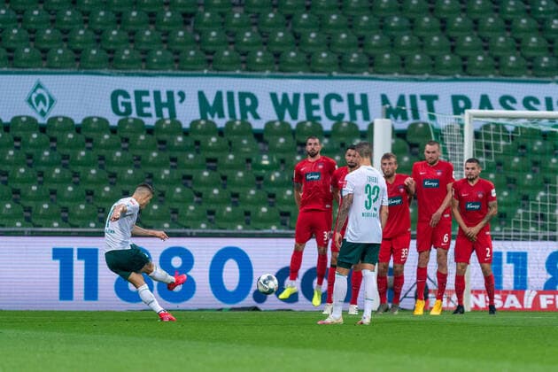 SV Werder Bremen vs 1 FC Heidenheim Relegation 01 02 07 2020 Free Kick Milot Rashica Werder Bremen 07 Sport nphgm001 Football 1 Bundesliga Season 19 20 Relegation 01 SV Werder Bremen vs 1 FC Heidenheim 02 07 2020 Foto gumzmedia nordphoto POOL DFL regulations prohibit any use of photographs as image sequences and or quasi video EDITORIAL USE ONLY National and international News Agencies OUT Bremen wohninvest Weserstadion Bremen GERMANY Poolfoto gumzmedia nordphoto ,EDITORIAL USE ONLY