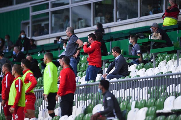 Werder Bremen 1 FC Heidenheim Football, Relegation, Werder Bremen 1 FC Heidenheim A support fan of FC Heidenheim fires his team with a trophy to Photo Marvin Ibo Güngör GES Pool via xim gs DFL regulations prohibit any use of photographs as image sequences and or quasi video Editorial use only National and international news agencies out Bremen Germany Poolfoto Marvin Ibo Güngör GES Pool via xim.gs ,EDITORIAL USE ONLY