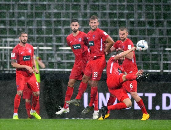 Werder Bremen 1 FC Heidenheim Football, Relegation, Werder Bremen 1 FC Heidenheim Free kick Wall in regegn Marnon Busch Heidenheim , Patrick Mainka Heidenheim , Timo Beermann Heidenheim v r Photo Marvin Ibo Güngör GES Pool via xim gs DFL regulations prohibit any use of photographs as image sequences and or quasi video Editorial use only National and international news agencies out Bremen Germany Poolfoto Marvin Ibo Güngör GES Pool via xim.gs ,EDITORIAL USE ONLY