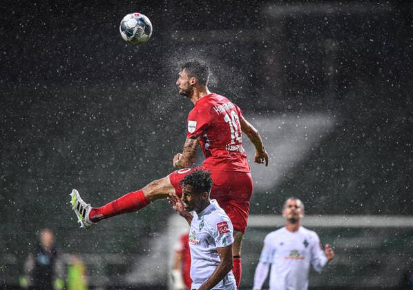 Werder Bremen 1 FC Heidenheim football, relegation, Werder Bremen 1 FC Heidenheim duel Tim Kleindienst Heidenheim against Theodor Gebre Selassie Bremen in the rain Photo Marvin Ibo Güngör GES Pool via xim gs DFL regulations prohibit any use of photographs as image sequences and or quasi video Editorial use only National and international news agencies out Bremen Germany Poolfoto Marvin Ibo Güngör GES Pool via xim.gs ,EDITORIAL USE ONLY