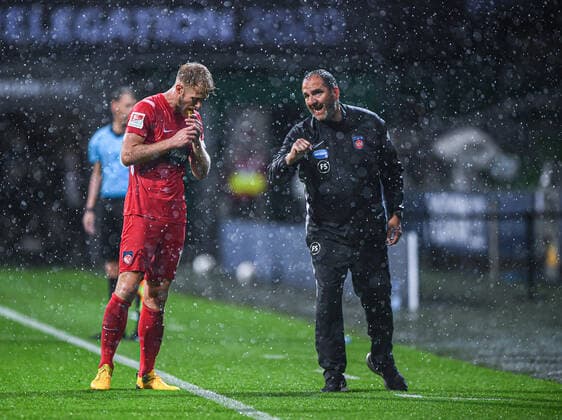 Werder Bremen 1 FC Heidenheim Football, Relegation, Werder Bremen 1 FC Heidenheim Trainer Frank Schmidt Heidenheim and Sebastian Griesbeck Heidenheim in the rain Photo Marvin Ibo Güngör GES Pool via xim gs DFL regulations prohibit any use of photographs as image sequences and or quasi video Editorial use only National and international news agencies out Bremen Germany Poolfoto Marvin Ibo Güngör GES Pool via xim.gs ,EDITORIAL USE ONLY