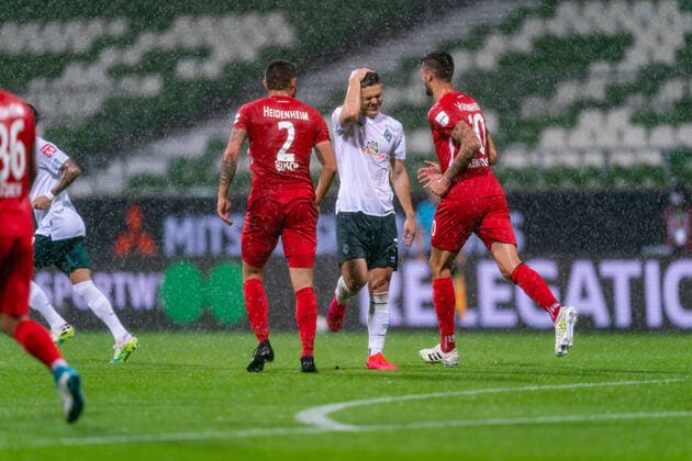 SV Werder Bremen vs. 1 FC Heidenheim Relegation 01 02 07 2020 Marnon Busch 1 FC Heidenheim 1846 02 , Milot Rashica Werder Bremen 07 , injury injured pain, Tim Kleindienst 1 FC Heidenheim 1846 10 Sport nphgm001 Football 1 Bundesliga season 19 20 Relegation 01 SV Werder Bremen vs 1 FC Heidenheim 02 07 2020 Foto gumzmedia nordphoto POOL DFL regulations prohibit any use of photographs as image sequences and or quasi video EDITORIAL USE ONLY National and international News Agencies OUT Bremen wohninvest Weserstadion Bremen GERMANY Poolfoto gumzmedia nordphoto ,EDITORIAL USE ONLY
