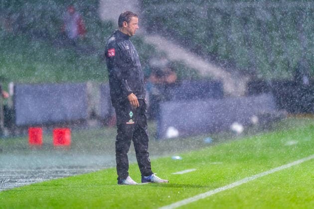 SV Werder Bremen vs 1 FC Heidenheim Relegation 01 02 07 2020 Florian Kohfeldt Trainer SV Werder Bremen is in the rain Sport nphgm001 Football 1 Bundesliga Season 19 20 Relegation 01 SV Werder Bremen vs 1 FC Heidenheim 02 07 2020 Foto gumzmedia nordphoto POOL DFL regulations prohibit any use of photographs as image sequences and or quasi video EDITORIAL USE ONLY National and international News Agencies OUT Bremen wohninvest Weserstadion Bremen GERMANY Poolfoto gumzmedia nordphoto ,EDITORIAL USE ONLY