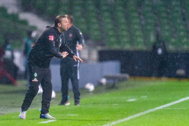 SV Werder Bremen vs 1 FC Heidenheim Relegation 01 02 07 2020 Florian Kohfeldt Trainer SV Werder Bremen stands in the rule Gesture, facial expression Sport nphgm001 Football 1 Bundesliga Season 19 20 Relegation 01 SV Werder Bremen vs 1 FC Heidenheim 02 07 2020 Foto gumzmedia nordphoto POOL DFL regulations prohibit any use of photographs as image sequences and or quasi video EDITORIAL USE ONLY National and international News Agencies OUT Bremen wohninvest Weserstadion Bremen GERMANY Poolfoto gumzmedia nordphoto ,EDITORIAL USE ONLY