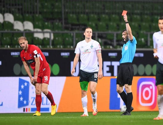 Werder Bremen 1 FC Heidenheim Football, Relegation, Werder Bremen 1 FC Heidenheim Referee Felix Zwayer Berlin shows Niklas Moisander Bremen the Yellow Red Card Left Sebastian Griesbeck Heidenheim Photo Marvin Ibo Güngör GES Pool via xim gs DFL regulations prohibit any use of photographs as image sequences and or quasi video Editorial use only National and international news agencies out Bremen Germany Poolfoto Marvin Ibo Güngör GES Pool via xim.gs ,EDITORIAL USE ONLY