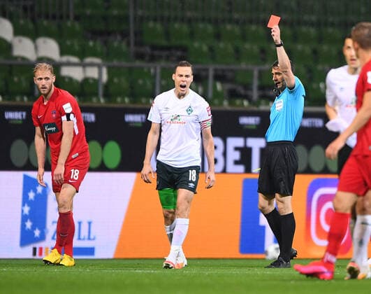 Werder Bremen 1 FC Heidenheim Football, Relegation, Werder Bremen 1 FC Heidenheim Referee Felix Zwayer Berlin shows Niklas Moisander Bremen the Yellow Red Card Left Sebastian Griesbeck Heidenheim Photo Marvin Ibo Güngör GES Pool via xim gs DFL regulations prohibit any use of photographs as image sequences and or quasi video Editorial use only National and international news agencies out Bremen Germany Poolfoto Marvin Ibo Güngör GES Pool via xim.gs ,EDITORIAL USE ONLY
