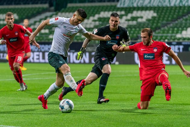 SV Werder Bremen vs 1 FC Heidenheim Relegation 01 02 07 2020 Yuya Osako Werder Bremen 08 , Kevin Müller Mueller 1 FC Heidenheim 1846 01 Sport nphgm001 Football 1 Bundesliga season 19 20 Relegation 01 SV Werder Bremen vs 1 FC Heidenheim 02 07 2020 Foto gumzmedia nordphoto POOL DFL regulations prohibit any use of photographs as image sequences and or quasi video EDITORIAL USE ONLY National and international News Agencies OUT Bremen wohninvest Weserstadion Bremen GERMANY Poolfoto gumzmedia nordphoto ,EDITORIAL USE ONLY