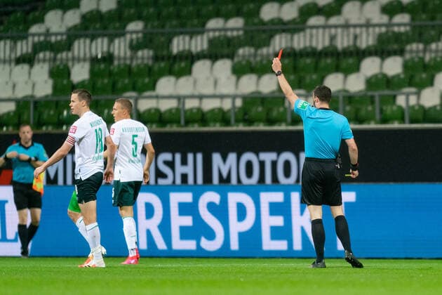 SV Werder Bremen vs 1 FC Heidenheim relegation 01 02 07 2020 yellow red card for Niklas Moisander Werder Bremen 18 captains by Felix Zwayer SR referee sport nphgm001 Football 1 Bundesliga season 19 20 relegation 01 SV Werder Bremen vs 1 FC Heidenheim 02 07 2020 Foto gumzmedia nordphoto POOL DFL regulations prohibit any use of photographs as image sequences and or quasi video EDITORIAL USE ONLY National and international News Agencies OUT Bremen wohninvest Weserstadion Bremen GERMANY Poolfoto gumzmedia nordphoto ,EDITORIAL USE ONLY